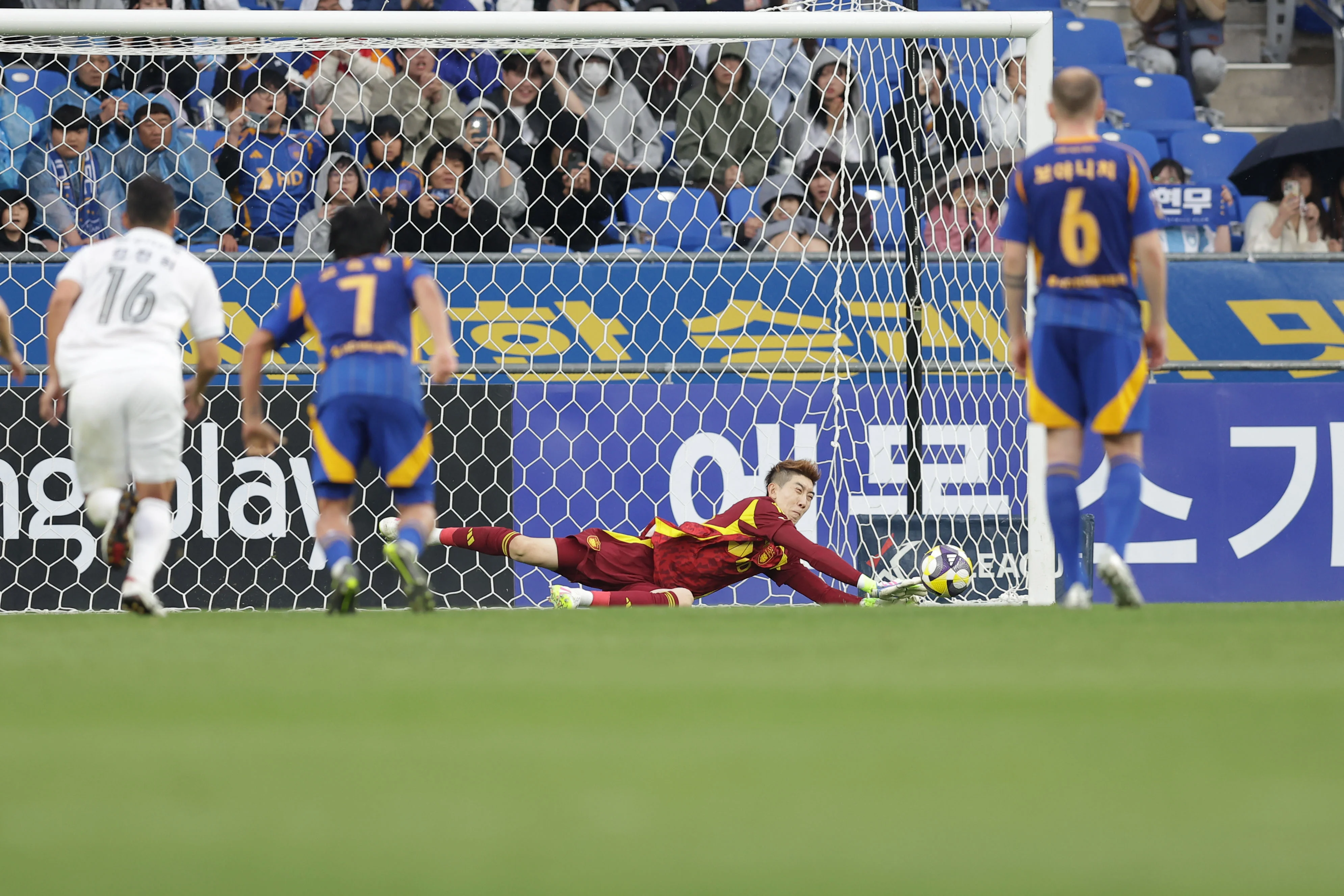 The K League 1 Wrap Up Derby Day Draws Suwon FC Leapfrog Daegu FC and Kim In gyun Comes in Clutch